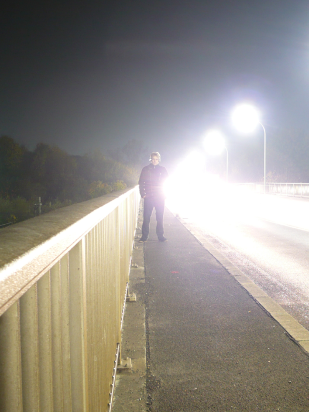 Galeriebild me_against_the_light.png